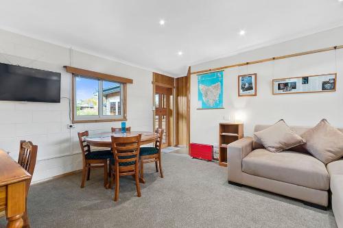 Forty South Cottage A Secluded Waterside Getaway — Lindisfarne — photo 2
