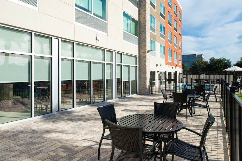 Holiday Inn Express Orlando South Park by IHG - photo 38