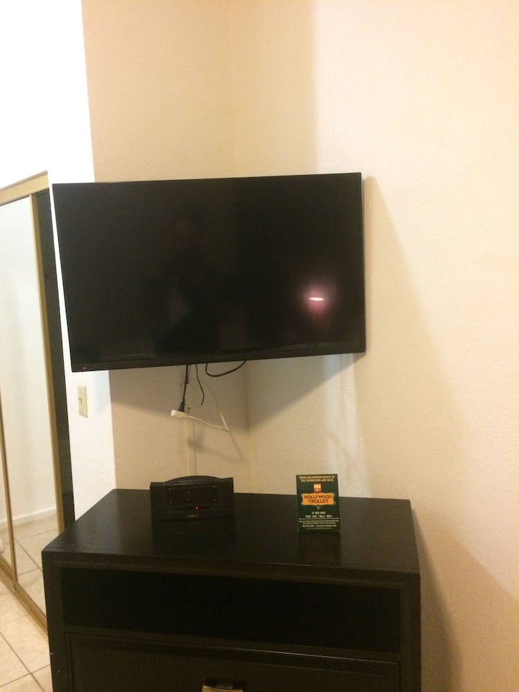 Hollywood Beach Resort Beautiful Large Studio Simply the Best Value - photo 5