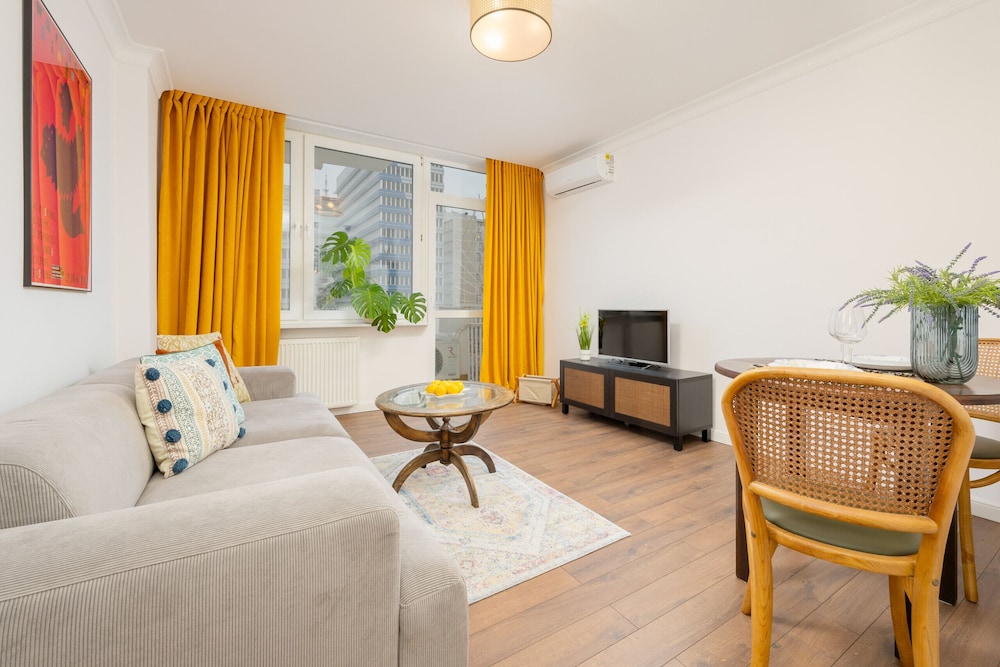 Marszałkowska Stylish Apartment with Balcony Warsaw Center by Noclegi Renters — 4-Star Luxury Hotel in Warsaw, Poland
