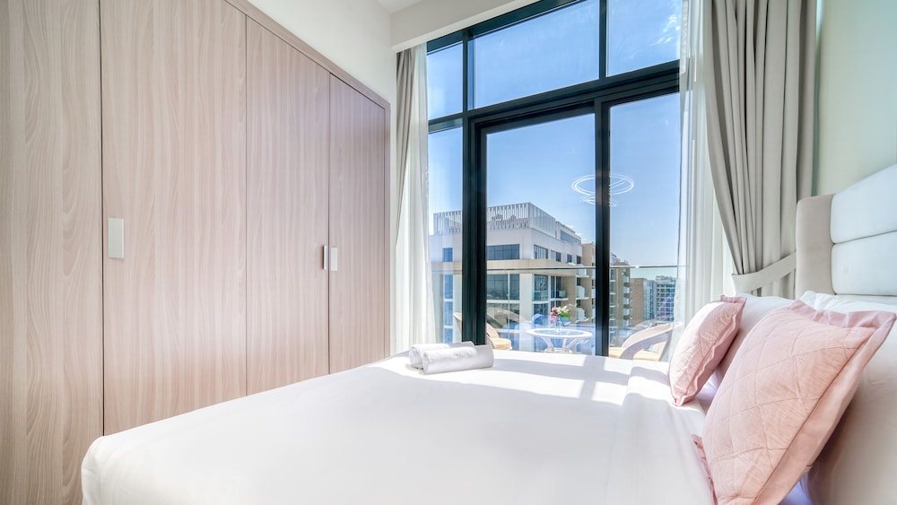 KOHH Studio in Azizi Riviera 29 — 4-Star Luxury Hotel in Dubai, United Arab Emirates
