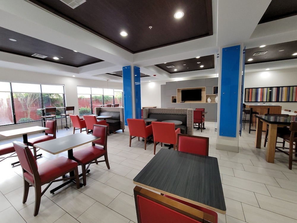 Holiday Inn Express Hotel & Suites Vidor South - photo 39
