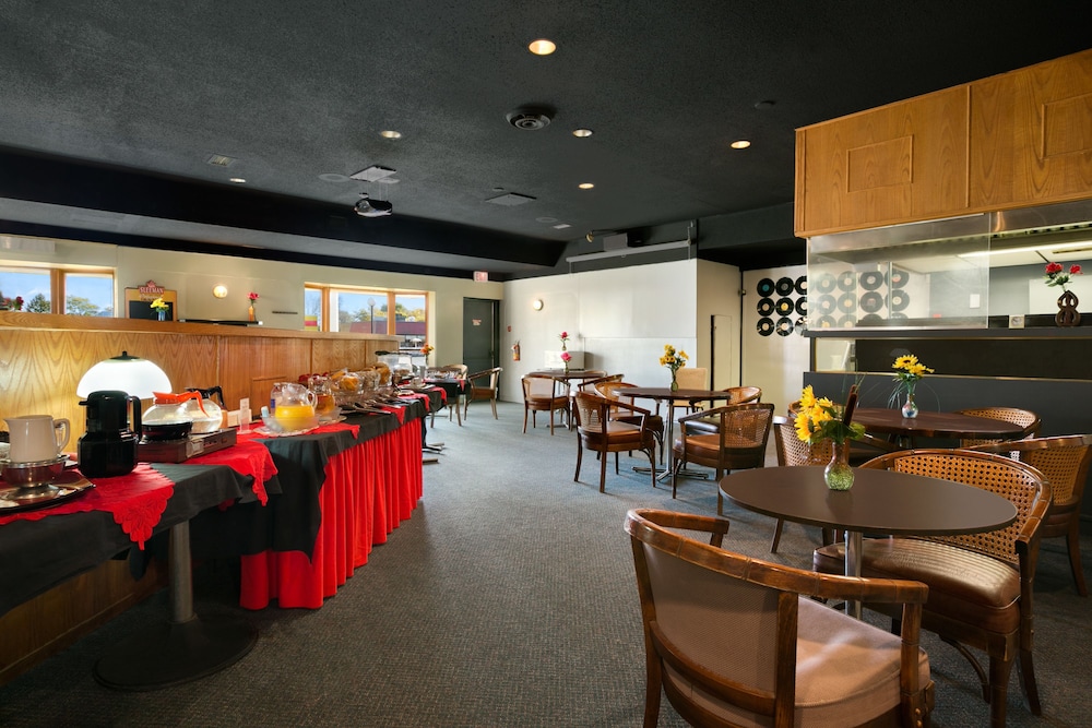 Canada Continental Hotel in Cornwall, Canada