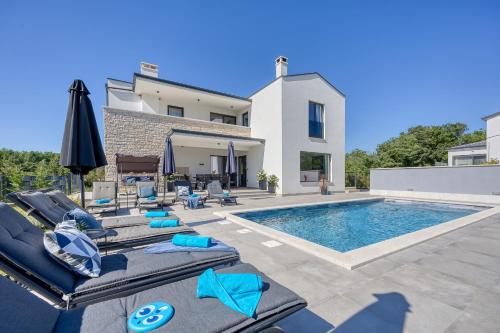 Villa Nona — 4-Star Luxury Hotel in Tinjan, Croatia