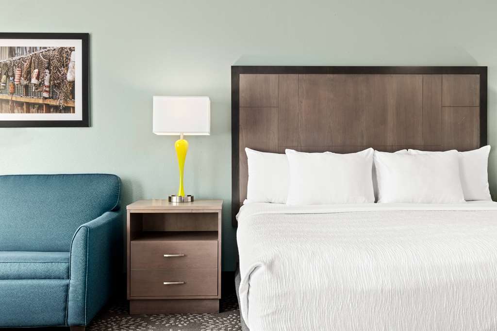 La Quinta Inn & Suites by Wyndham Newport - photo 29
