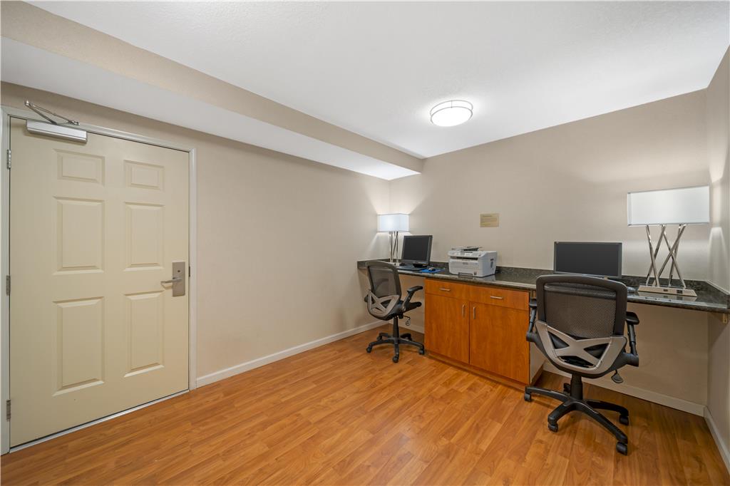 Best Western Plus Twin View Inn & Suites - photo 40