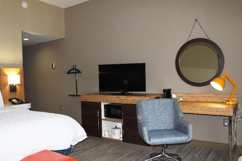 Hampton Inn by Hilton Forsyth - carbon neutral hotel in Forsyth