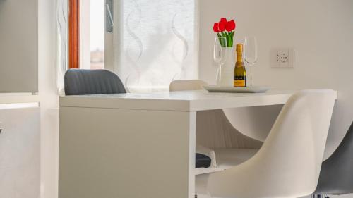Pietra & Lago Italian Homing — 4-Star Luxury Hotel in Desenzano Del Garda, Italy
