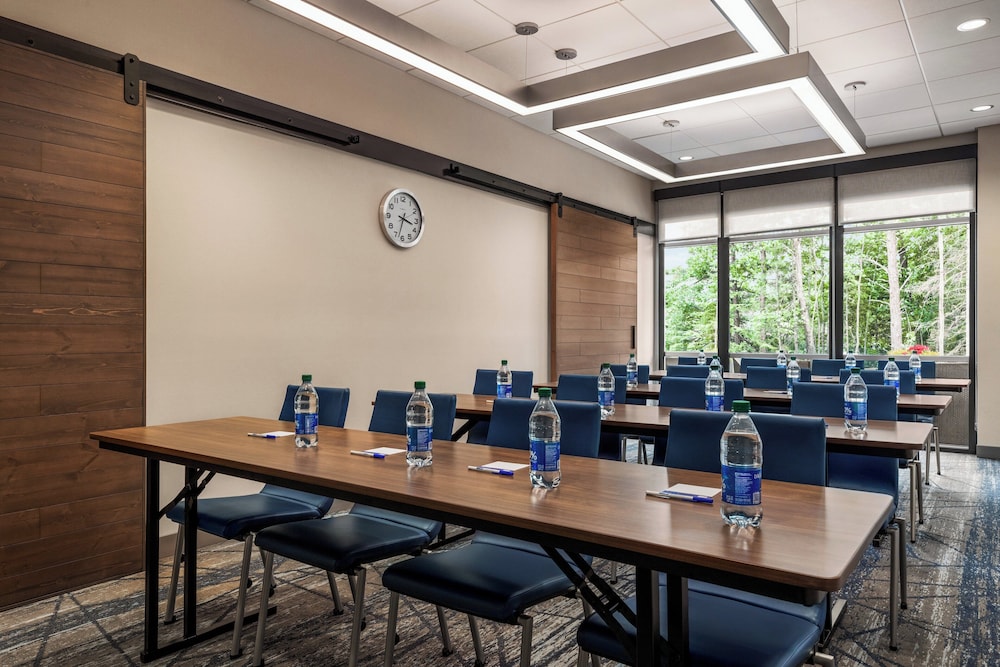 Holiday Inn Express and Suites Rhinelander by IHG - photo 53