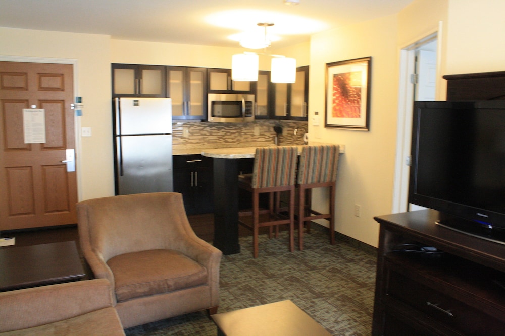 Staybridge Suites Minot by IHG - photo 9
