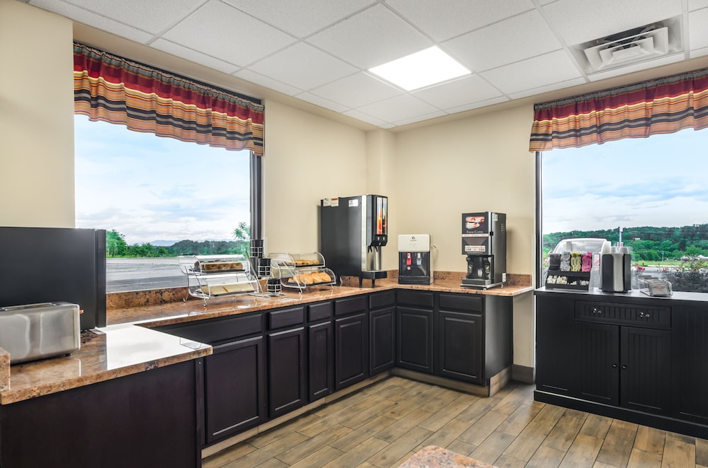 Red Roof Inn Staunton - photo 30