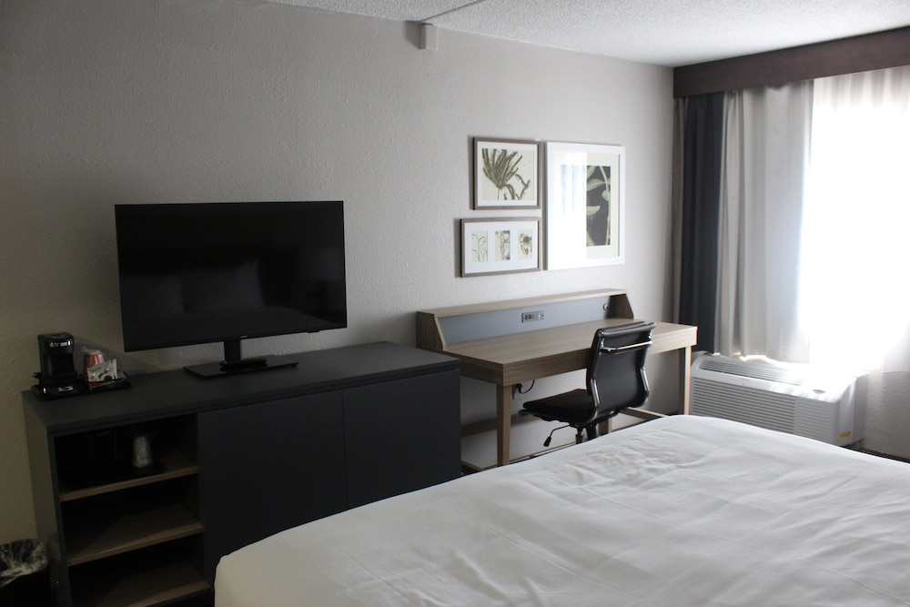 Country Inn & Suites By Radisson Dunbar Charleston - photo 11