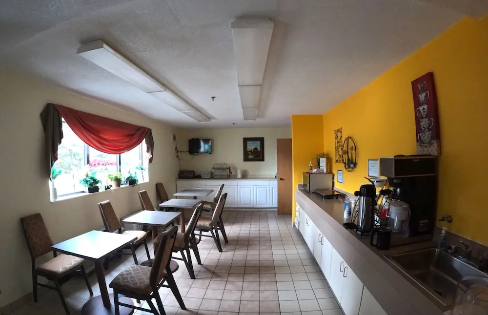 Pleasant Stay Inn & Suites Brooklyn - photo 11