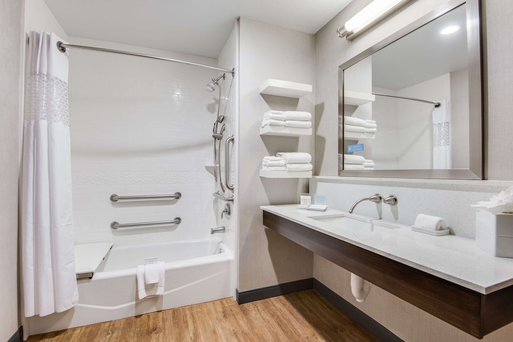 Hampton Inn & Suites Dallas Ft. Worth Airport South - photo 29