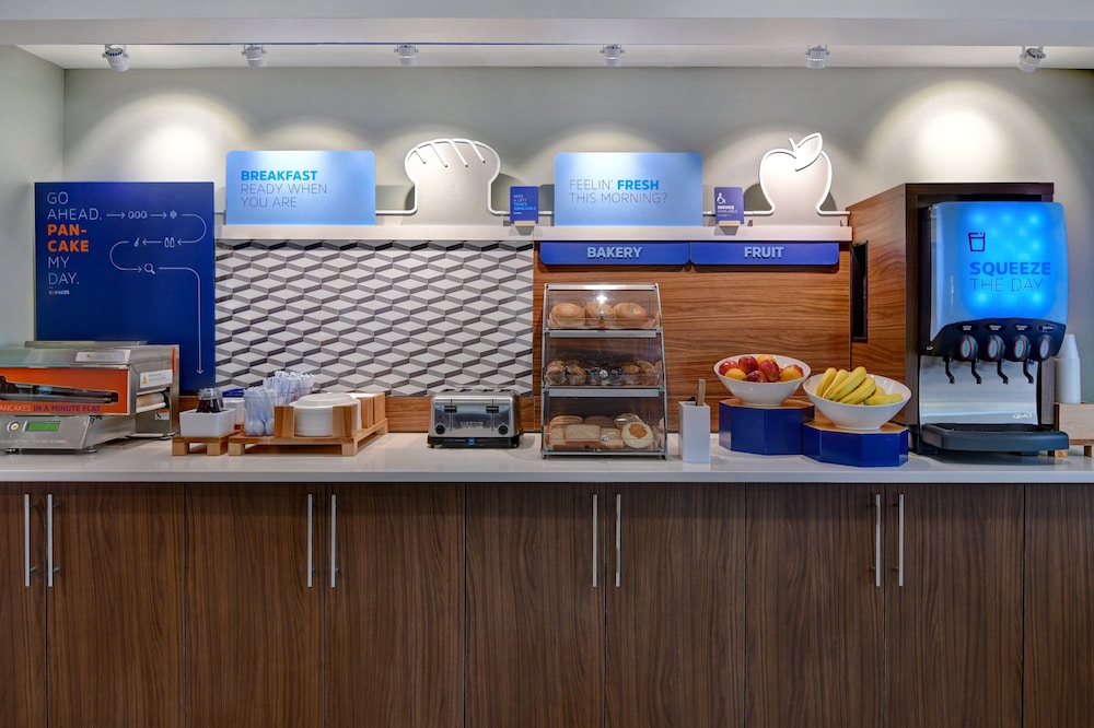 Holiday Inn Express & Suites Houston Memorial City Centre by IHG - photo 33