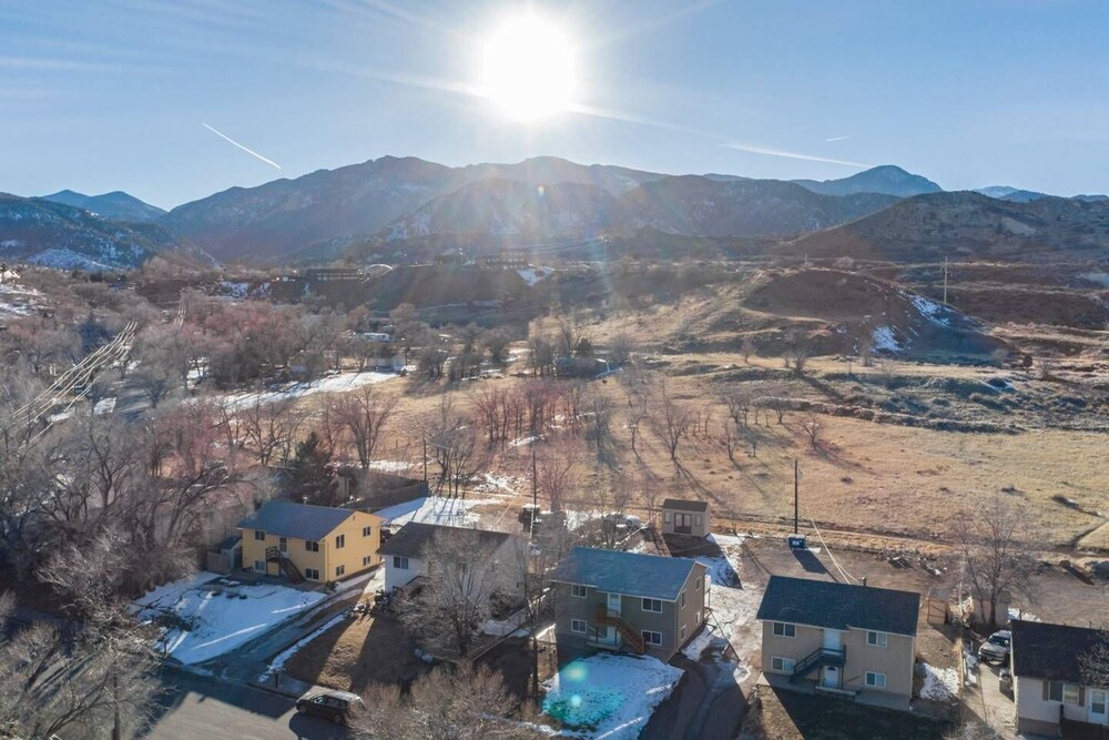 2BR Aptmt Parks Private Deck Mountain Views - photo 50