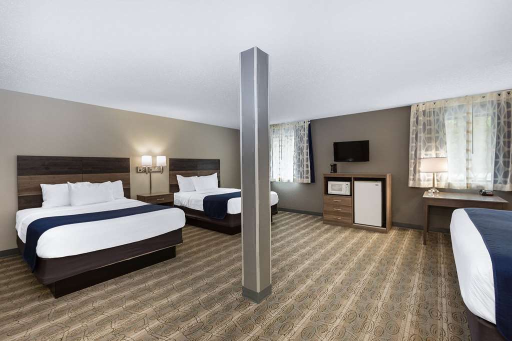 Days Inn & Suites by Wyndham Wisconsin Dells - photo 18