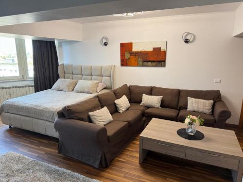 Cozy Unirii Apartment near Old Town — 4-Star Luxury Hotel in Bucharest, Romania