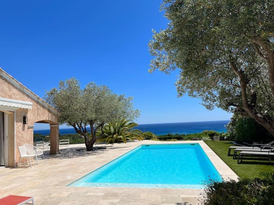 Villa Vue Mer Panoramique — 4-Star Luxury Hotel in Sainte-Maxime, France