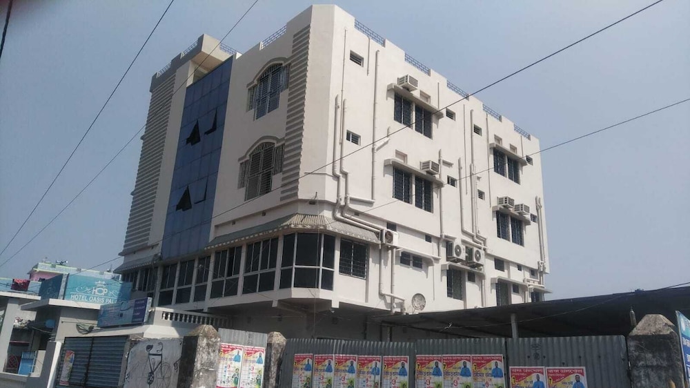Hotel Oasis Palace — hotel in Islampur