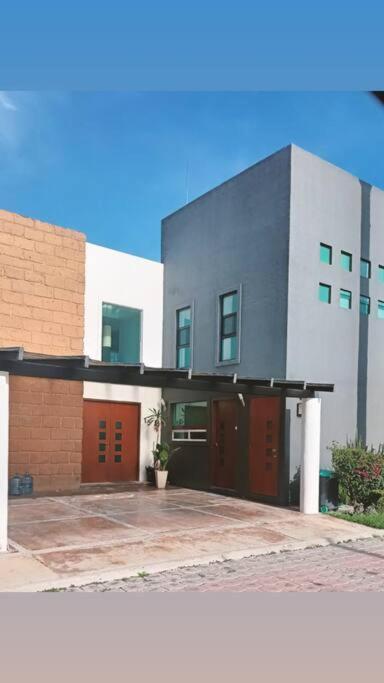 Residencia Amplia En Cholula — Cuautlancingo