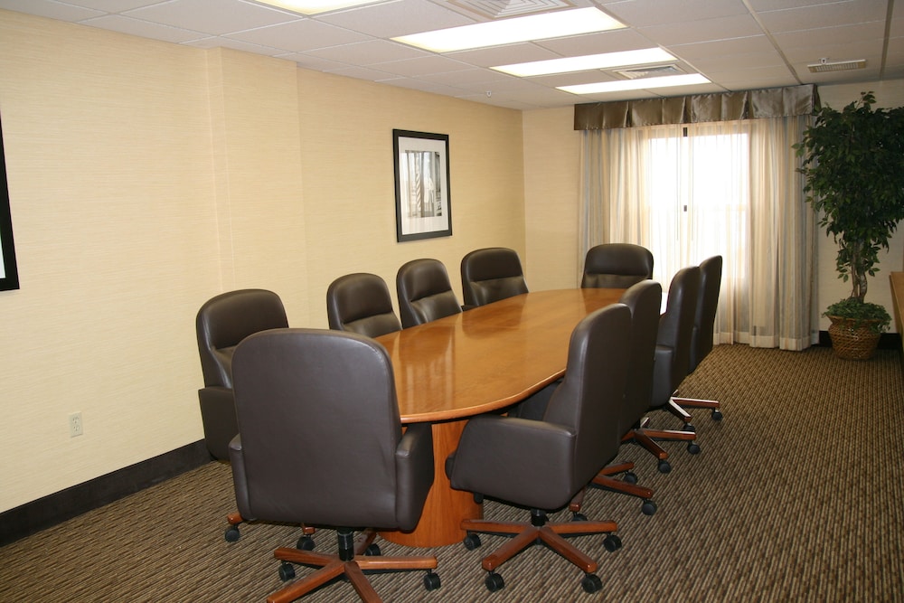 Hampton Inn & Suites Pueblo Southgate - photo 50