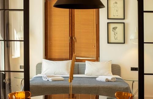 Chic 2BR Center Apt with View By Wehost