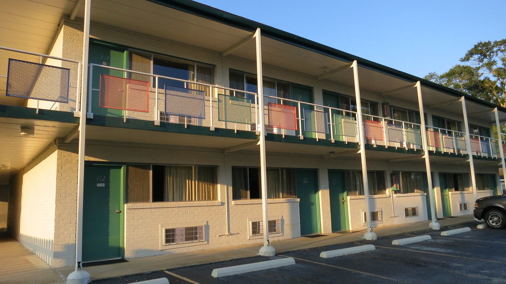 Hamilton Holiday Motel - photo 19