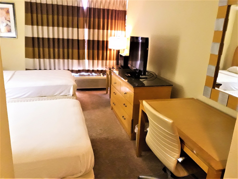 Madison Inn and Suites - photo 14