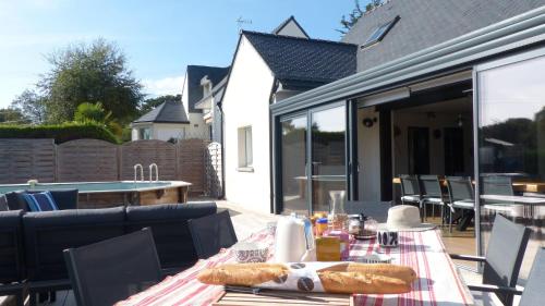 Confortable maison avec piscine a Larmor Baden — 4-Star Luxury Hotel in Larmor-Baden, France