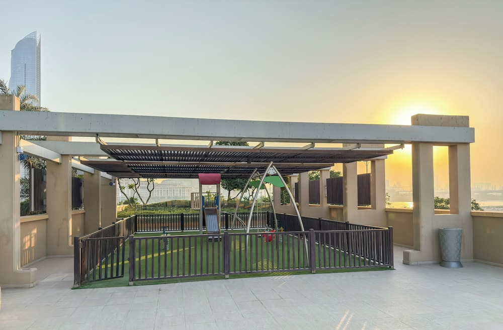 Creekside Haven 2BR Marsa Plaza DFC — 4-Star Luxury Hotel in Dubai, United Arab Emirates