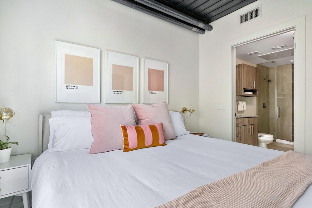 Mid Main Lofts 6424 Cool Designer 1BR Loft Midtown Houston - photo 25