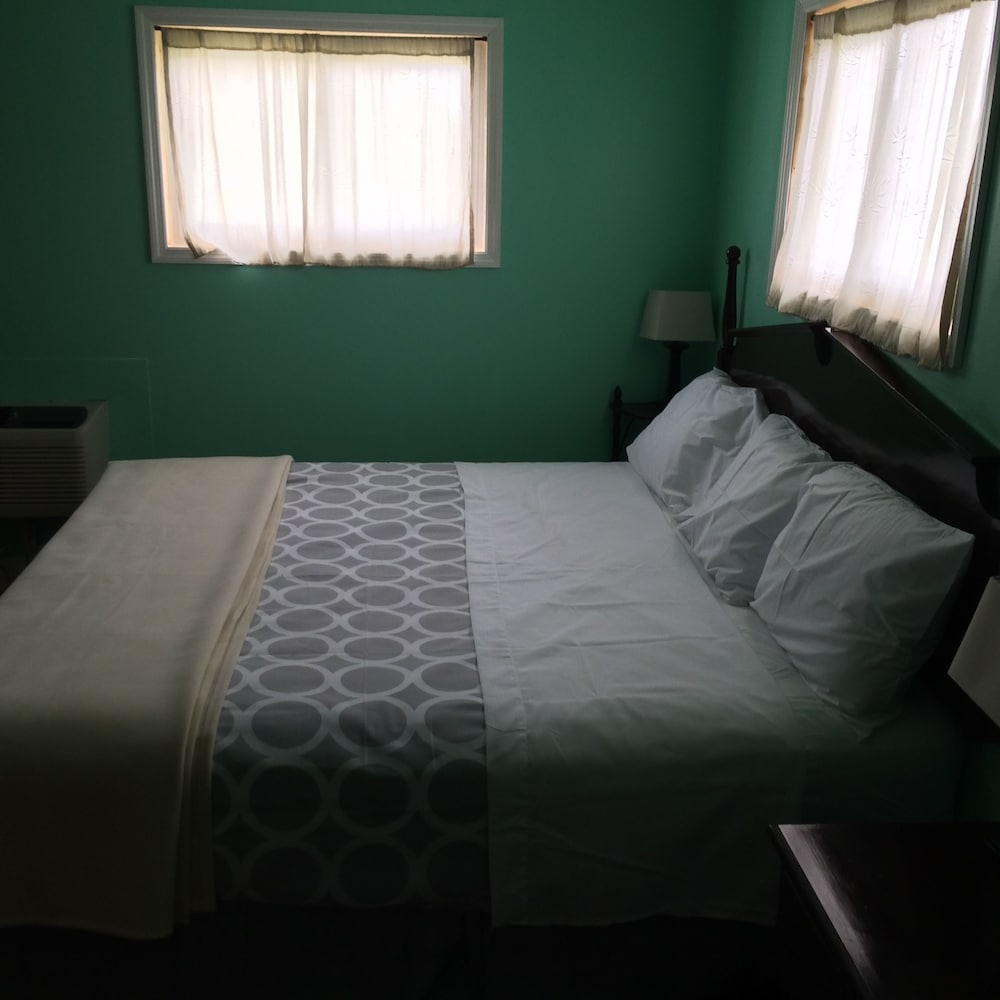 Dixie Plaza Hotel - photo 14