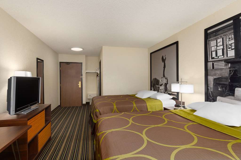 Super 8 by Wyndham Dodge City - photo 18