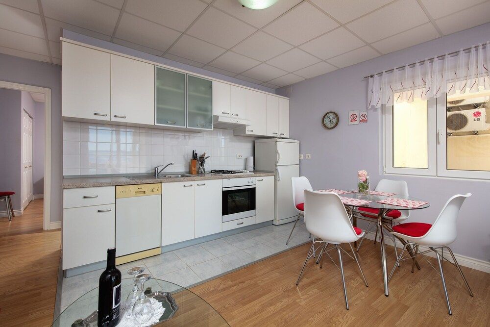 Apartment Rajna — 4-Star Luxury Hotel in Selca, Croatia