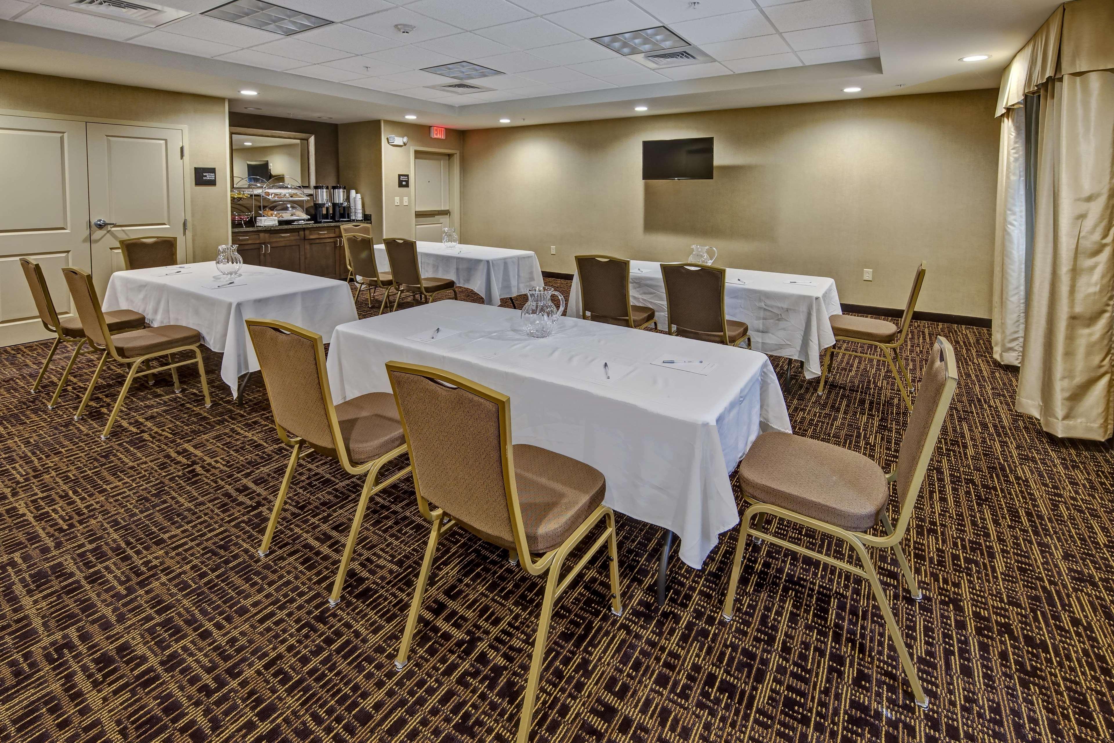 Hampton Inn Indianola - photo 14