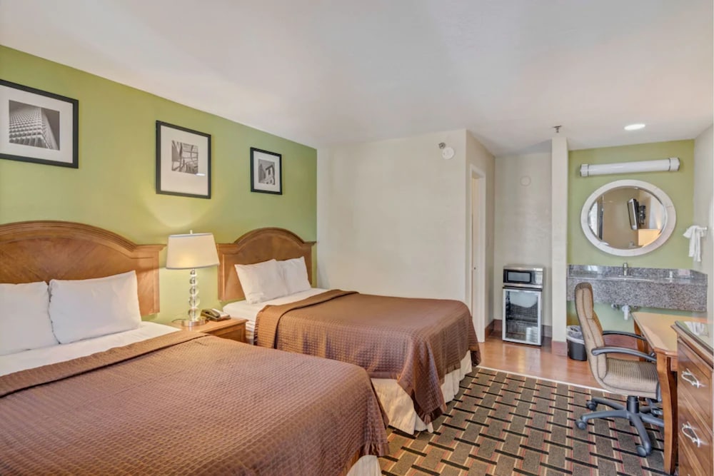 Travelodge by Wyndham Savannah Midtown - photo 11