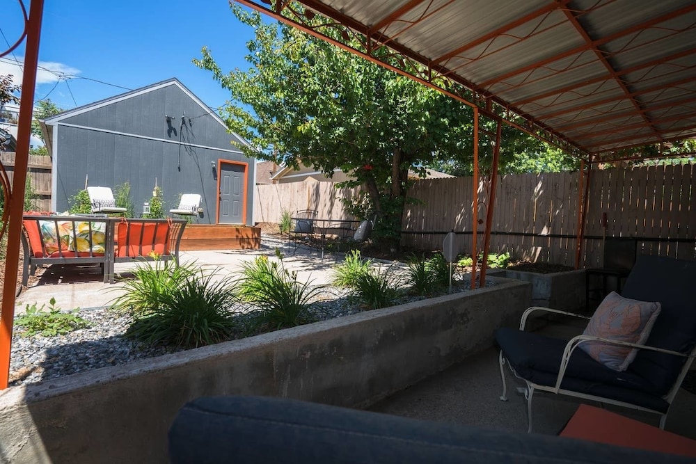 Sunnyside Retro Retreat Private Yard G Line - photo 15