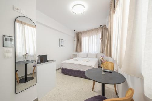 Centric Romantic Studio Zen Clio Tessera Urban Apartments — 4-Star Luxury Hotel in Athens, Greece