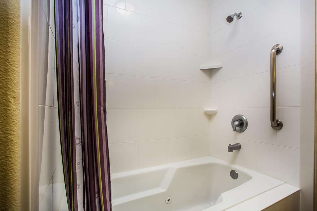 La Quinta Inn & Suites by Wyndham Ely - photo 25