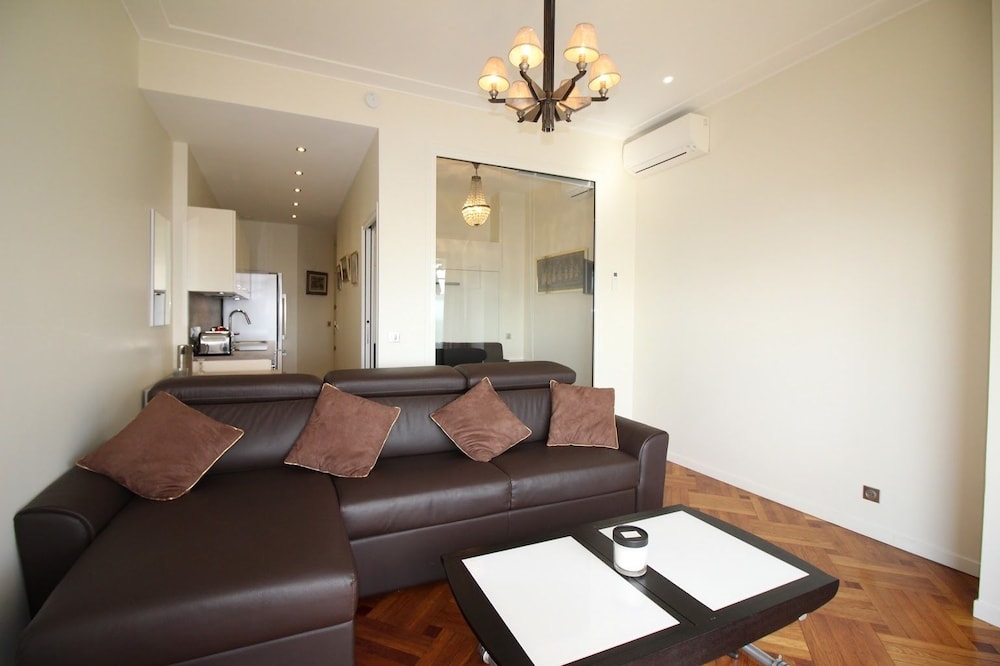 Nice Booking 195 Promenade des Anglais in Nice, France