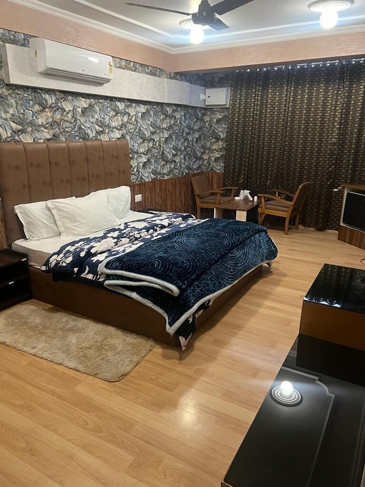 Hotel Golden Palm By Rattans By Grb — Srinagar