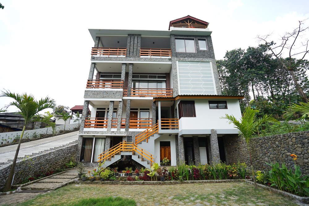 OYO 904 Defada Village in Probolinggo, Indonesia