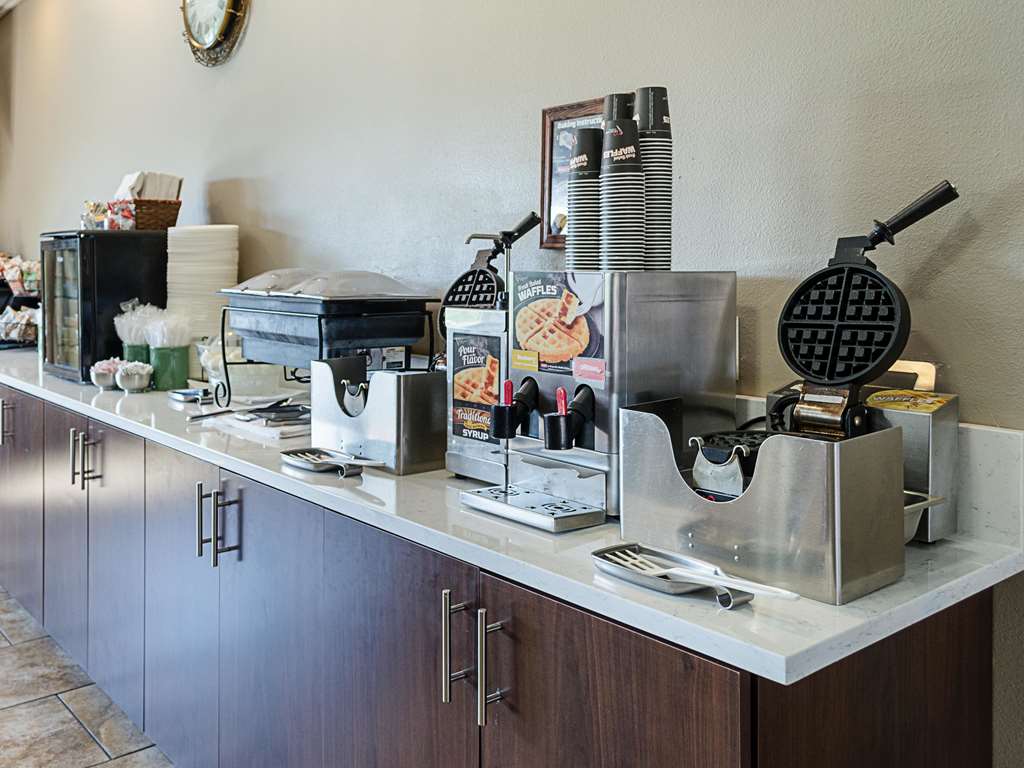 La Quinta Inn & Suites by Wyndham Biloxi - photo 41