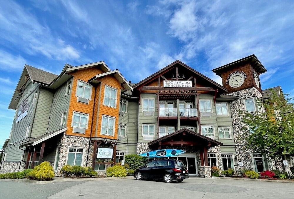 Old House Hotel - carbon neutral hotel in Courtenay