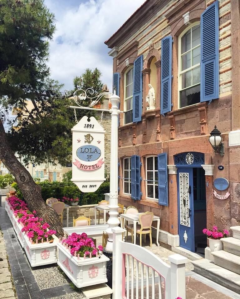 Lola 38 in Foca, Turkey