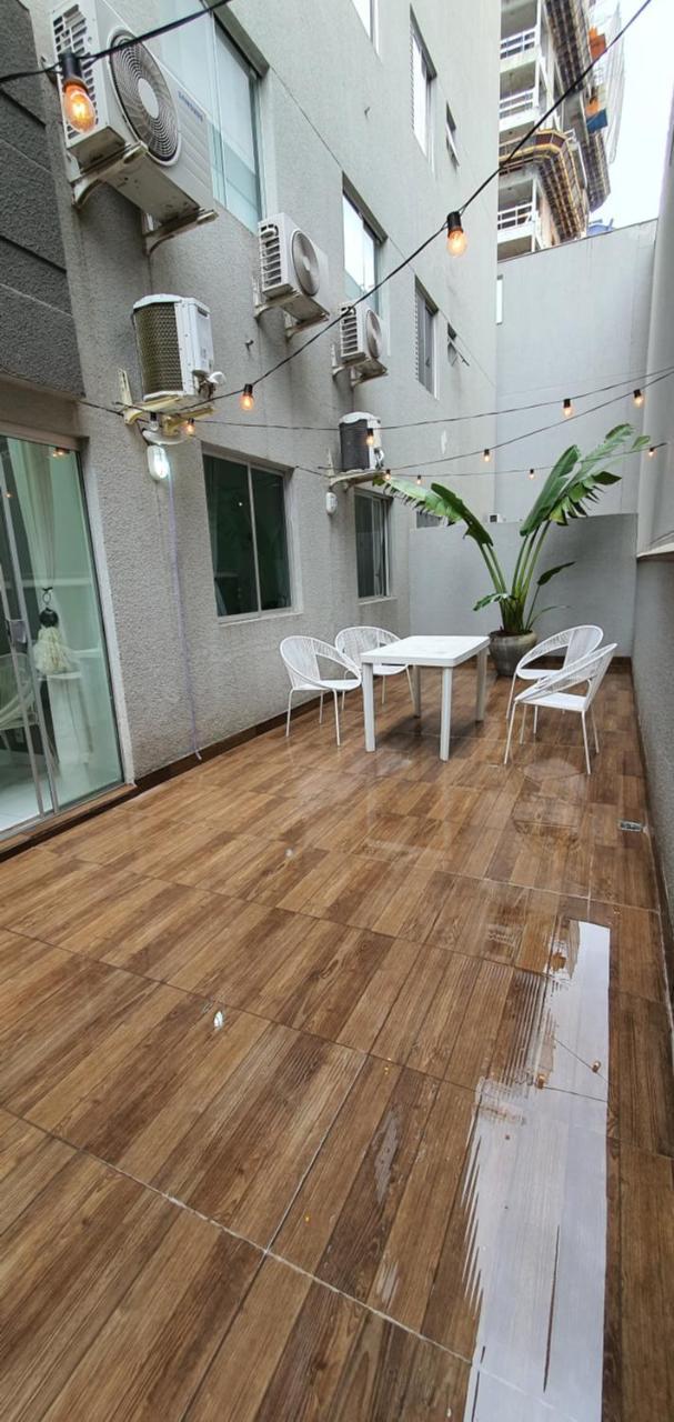 Apartamento Remodelado Novo a cuadra del mar Patio privado parking para auto pequeño medio