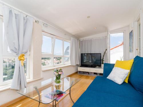 Apartment Emma Two Bedroom Apartment with Balcony and Sea View