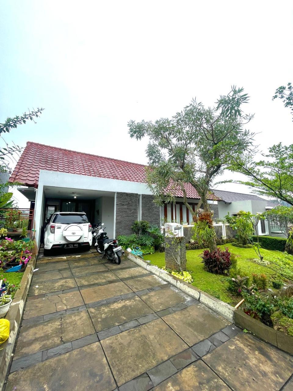 Vila Bandung Dago Pakar — 4-Star Luxury Hotel in Bandung, Indonesia