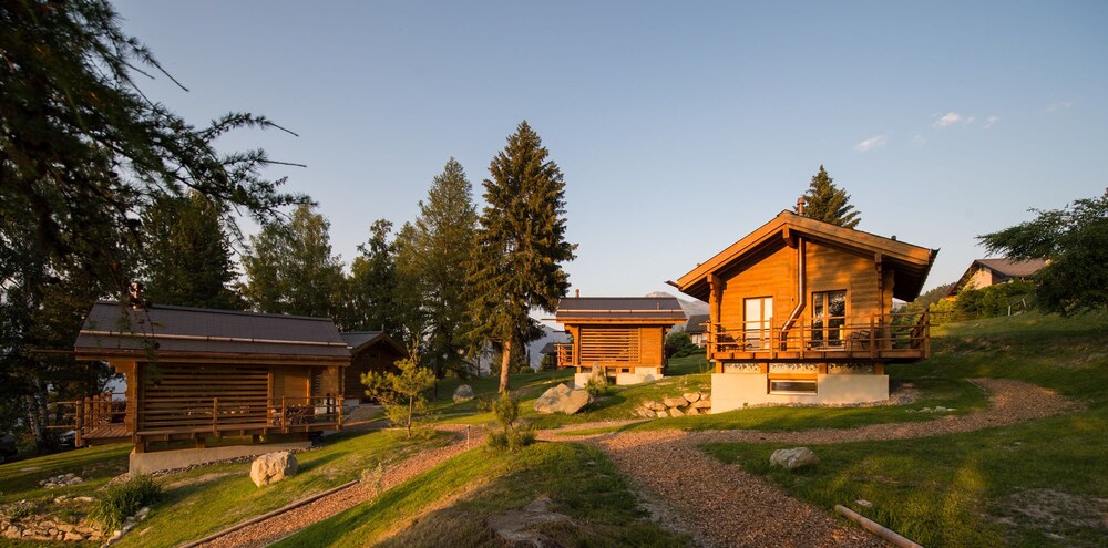 Les Mazots de la Source & Spa — hotel in Chalais